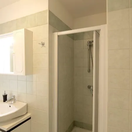 Apartment Interno 77: Sunny With Fast Fiber Internet For Couples