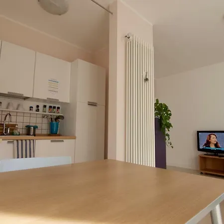 Interno 77: Sunny With Fast Fiber Internet For Couples Apartment